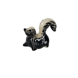 Hagen Renaker Baby Skunk Textured Miniature Figurine